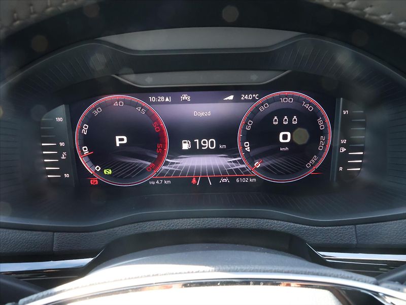 Škoda Karoq 2,0 2.0 TDI Sportline 4x4 DSG - fotka 20 z 35