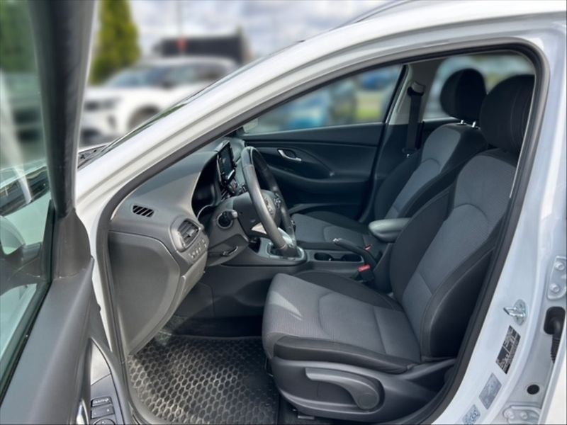 Hyundai i30 1,5 i Family Comfort - fotka 7 z 11