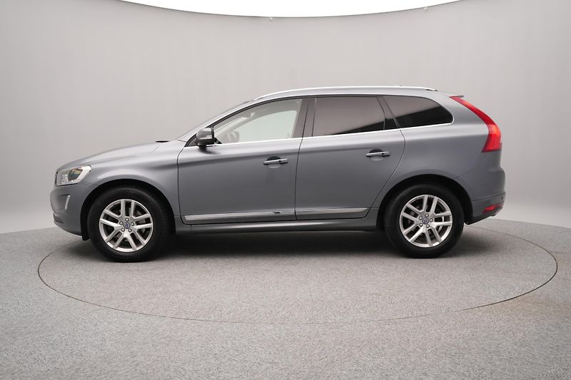 Volvo XC60 D4 AWD SUMMUM AUT - fotka 7 z 46