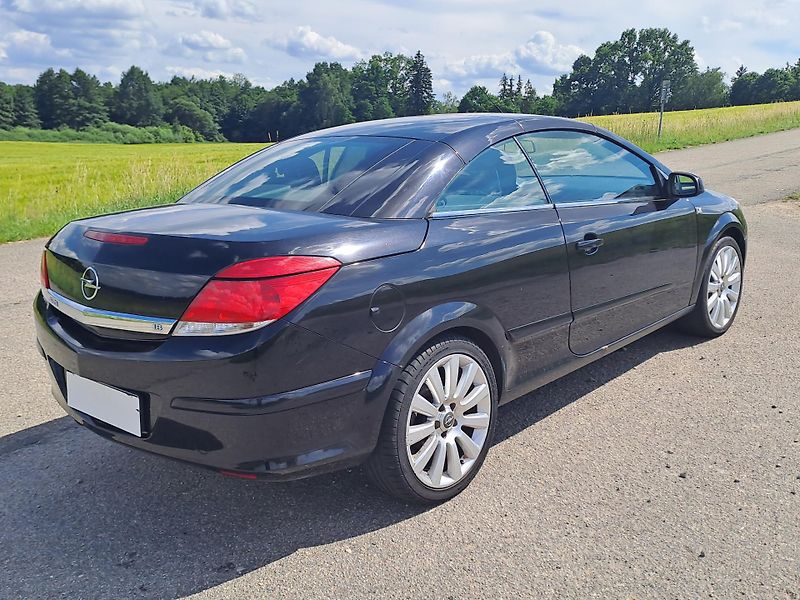 Opel Astra 1.8 KABRIO - fotka 2 z 24