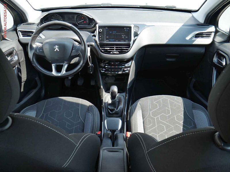 Peugeot 2008 (2019) 1.2i, 1.maj,ČR, autoAC, temp. - fotka 8 z 19