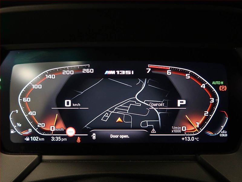 BMW Řada 1 (2019) M Sport M135i xDrive - fotka 11 z 15
