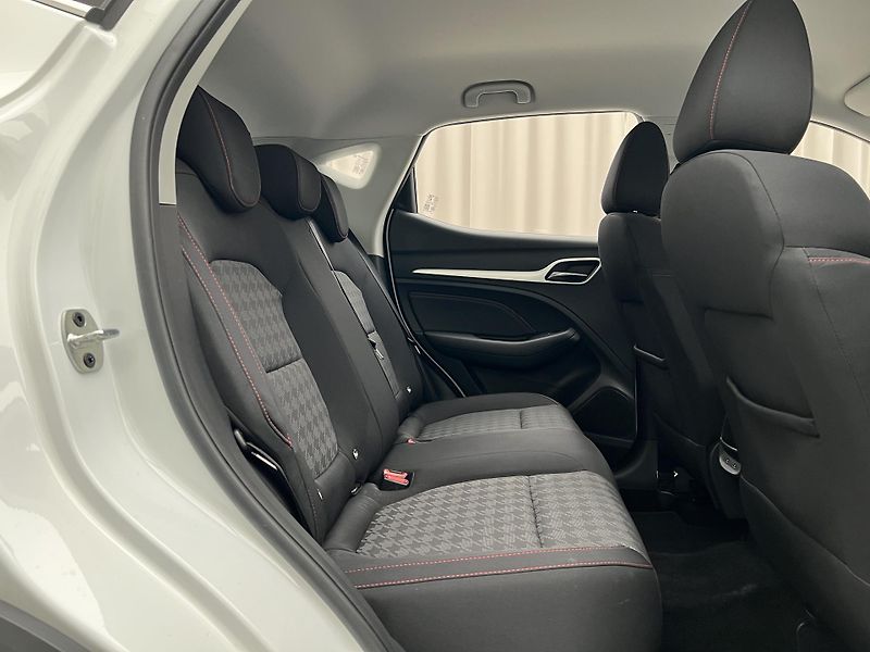 MG ZS 1.5 ESSENTIAL PLUS CZ 1.maj.  - fotka 18 z 38