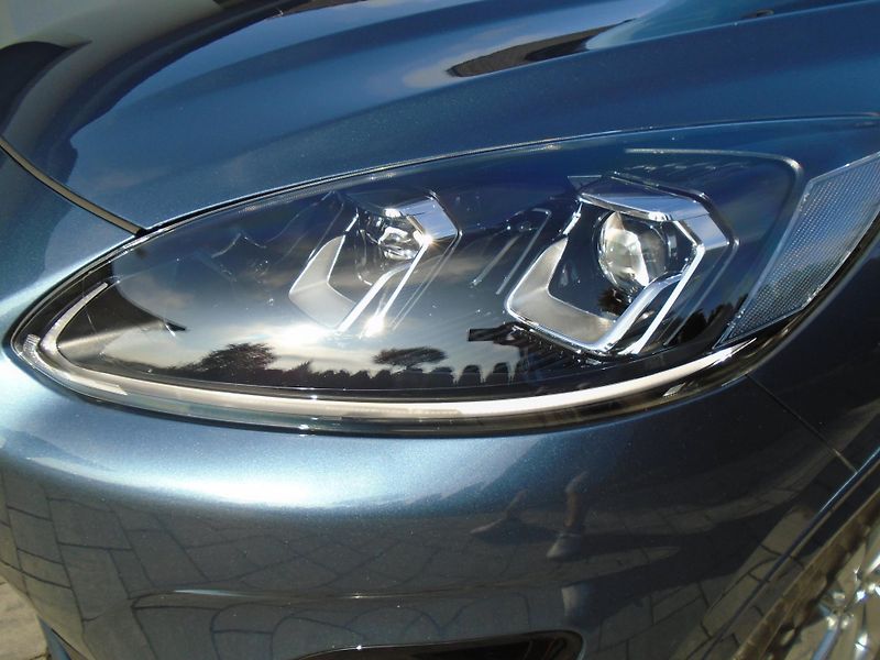 Ford Kuga 2,0EcoBlue 140kW AWD Vignale A - fotka 9 z 50