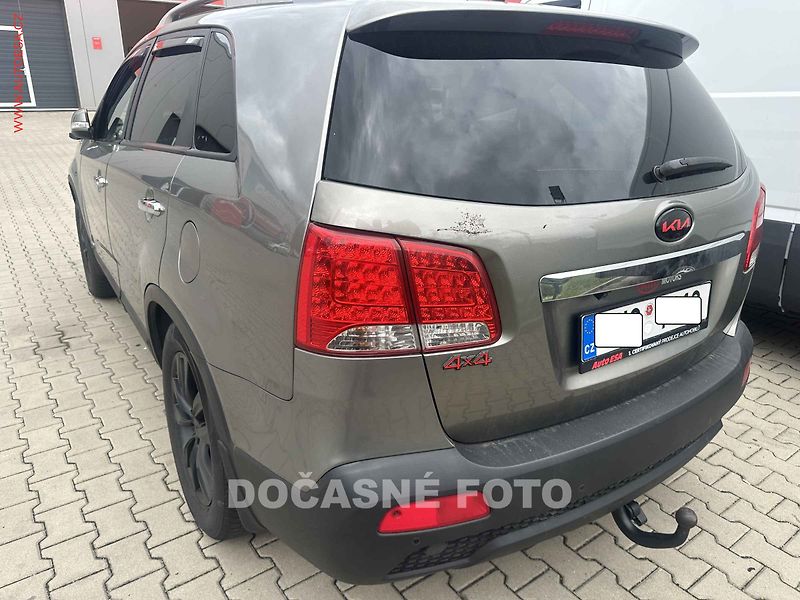 Kia Sorento (2010) 2.2 CRDI 4x4, ČR, AT, navi - fotka 2 z 3