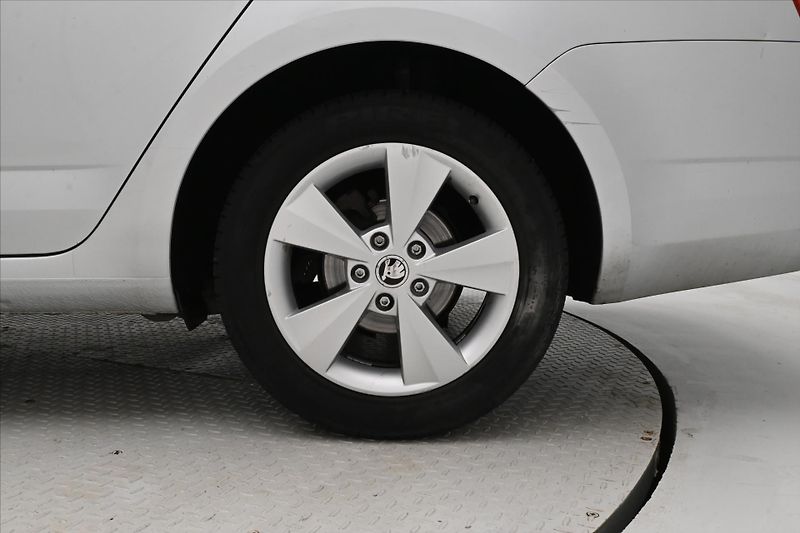 Škoda Octavia 1,6 TDI 81kW tažné nová STK - fotka 30 z 30