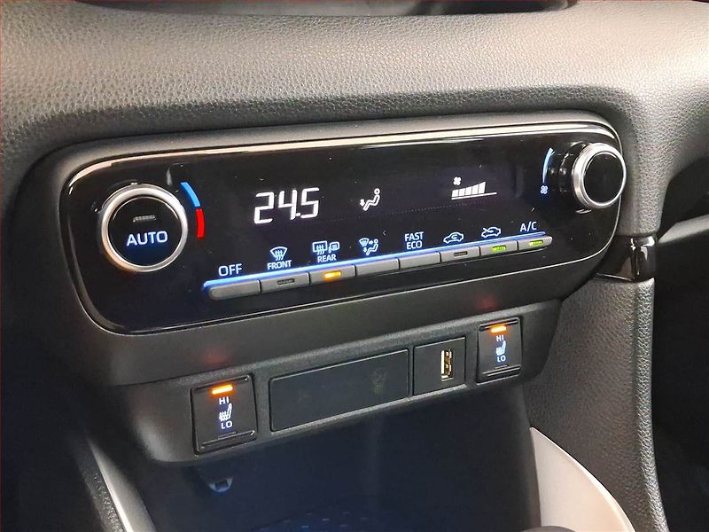 Toyota Yaris (2023) 1.5 VVT-i Hybrid - fotka 18 z 22
