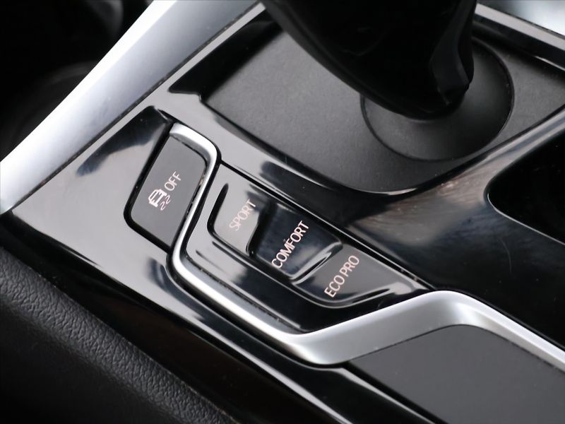 BMW Řada 5 3,0 530d 195kW Aut. Sport Line - fotka 23 z 31