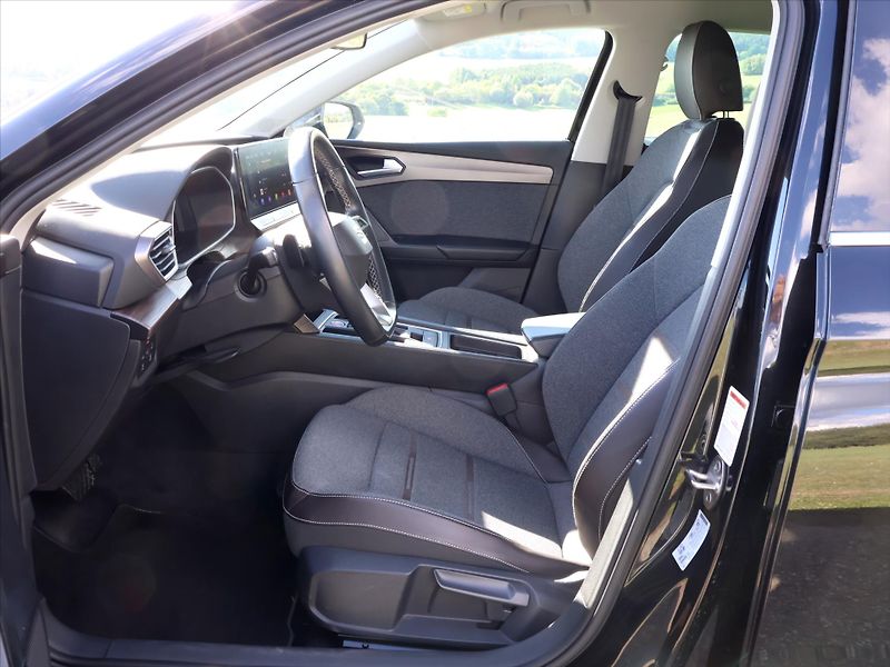 Seat Leon 2,0 TDI DSG Xcellence ST - fotka 11 z 31