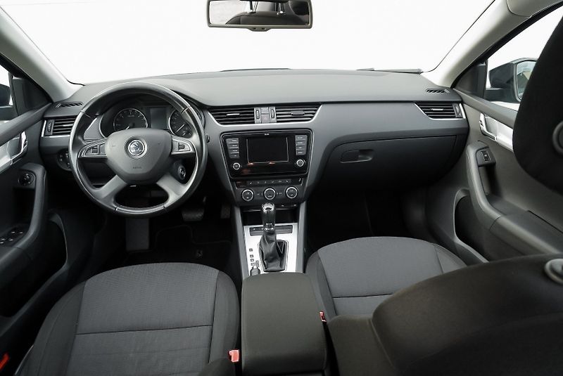 Škoda Octavia 2.0 TDi DSG ELEGANCE - fotka 10 z 24