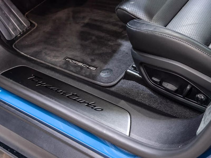 Porsche Taycan Turbo Sport Turismo HuD InnoDr - fotka 13 z 21