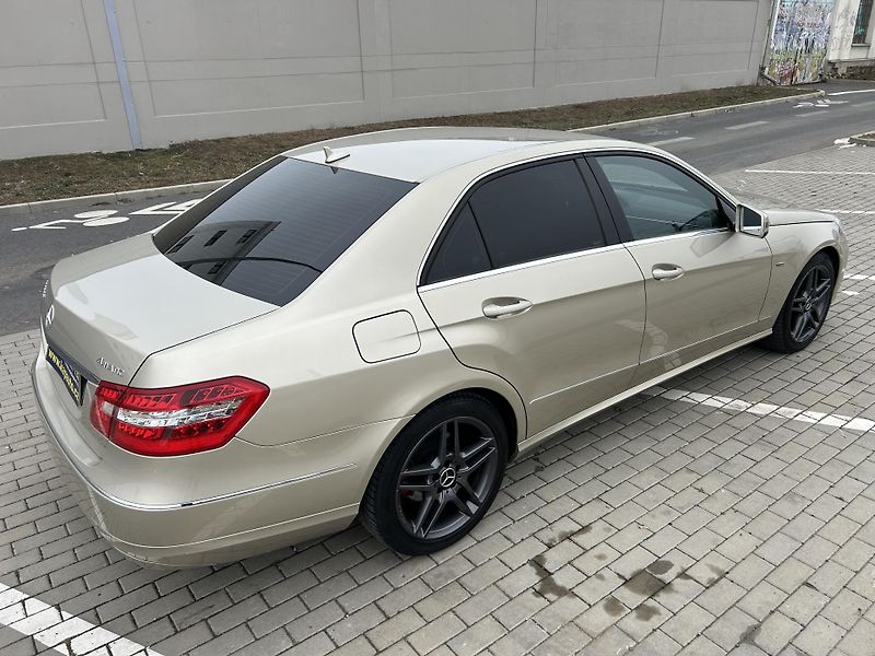 Mercedes-Benz Třídy E E350 CDI BlueEFFICIENCY 4Matic - fotka 23 z 45