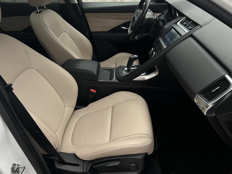 Jaguar E-Pace P250 AWD AUT - fotka 16 z 44