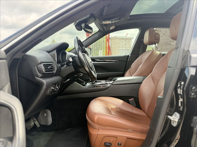Maserati Levante 3,0 Q4 A/T 202kW - fotka 9 z 31