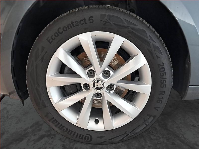 Škoda Octavia (2019) 2.0 TDI, Serv.kniha, Navi - fotka 15 z 21