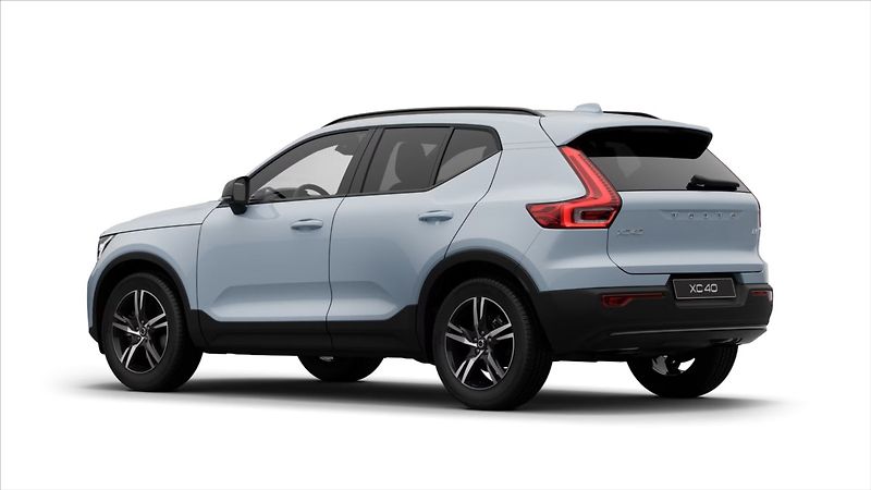 Volvo XC40 (2026) 2,0 B3  Plus - fotka 2 z 9
