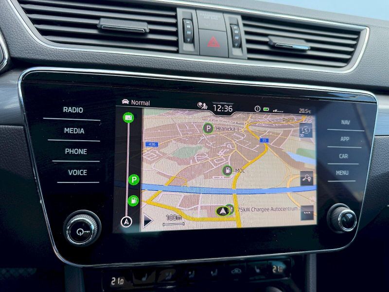 Škoda Superb (2022) 2.0 TSI 140kW Style Extra - fotka 17 z 35