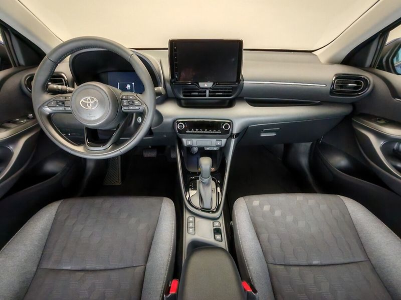 Toyota Yaris 1.5 Hybrid e-CVT Style - fotka 10 z 30