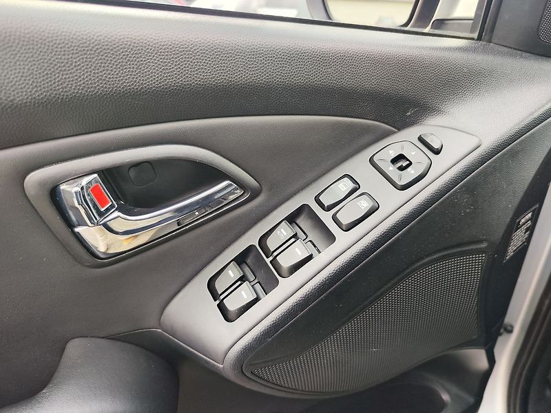 Hyundai ix35 2.0 CRDI/100kW Style - fotka 27 z 33