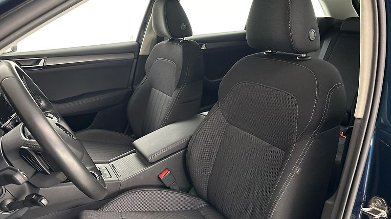 Škoda Superb 2.0 TDI DSG Style Combi - fotka 15 z 27