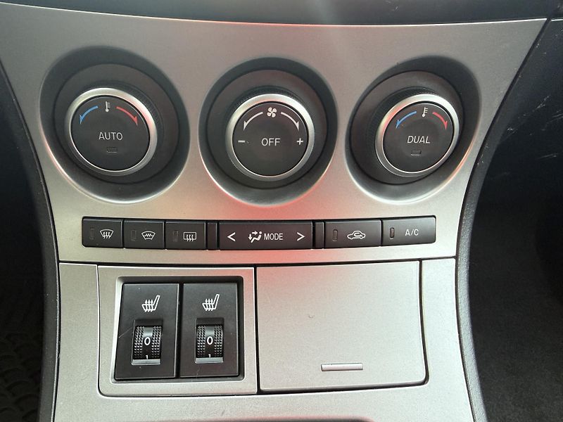 Mazda 3 1.6 Exclusive-Line - fotka 29 z 34