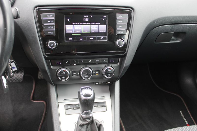 Škoda Octavia (2013) 2,0TDI NAVI KLIMA TEMPOMAT ALU - fotka 15 z 19