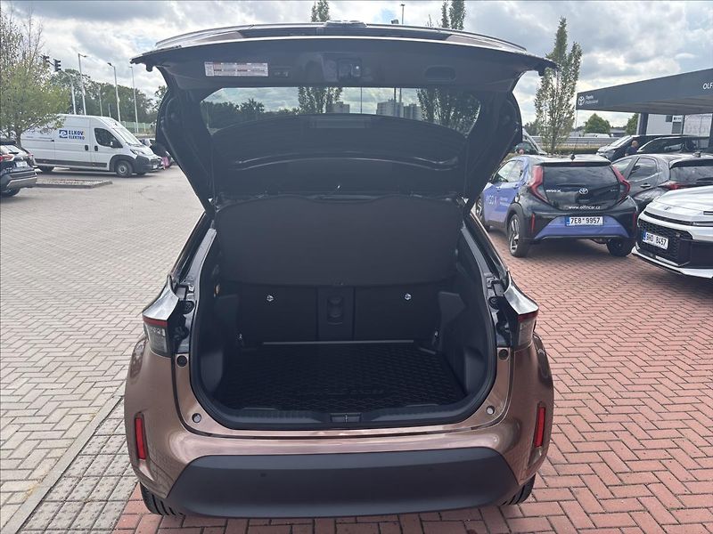 Toyota Yaris Cross (2026) 1,5 HEV 4x4 Executive TECH VIP - fotka 9 z 12