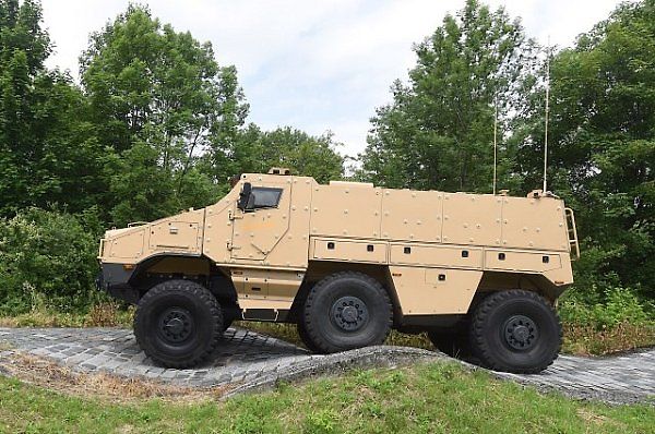 Kolový obrněný transportér TITUS využívá podvozek Tatra 6x6.