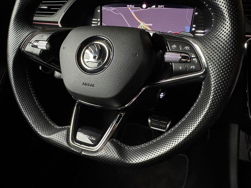 Škoda Superb 1,5 TSi  DSG Sportline Virtual - fotka 46 z 48