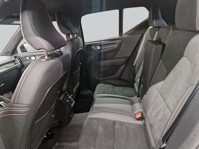 Volvo XC40 Recharge 69 kWh Plus - fotka 11 z 19