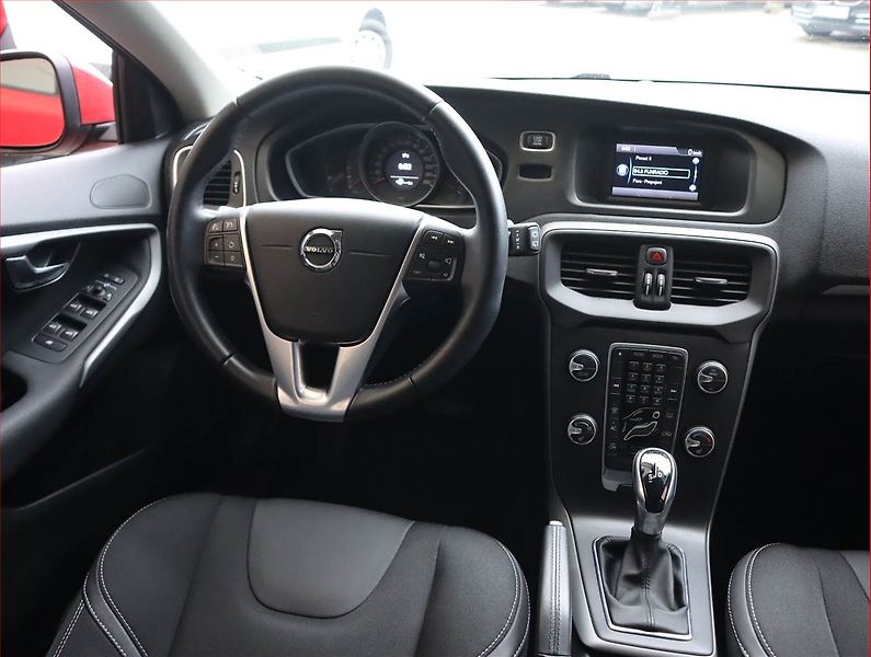 Volvo V40 (2019) 1.5 T3, Automat, Serv.kniha - fotka 7 z 19