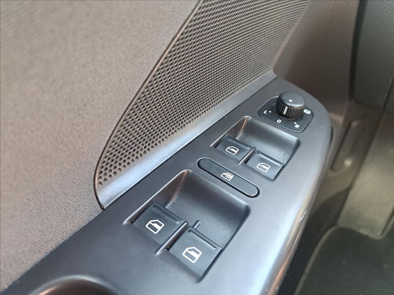 Volkswagen Golf 2,0   TDi 1MAJ*Tažné*Rozvody - fotka 11 z 34