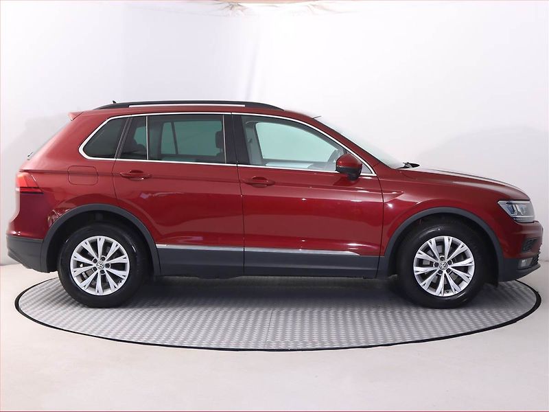 Volkswagen Tiguan (2018) 1.4 TSI, Navi, Tempomat - fotka 6 z 19