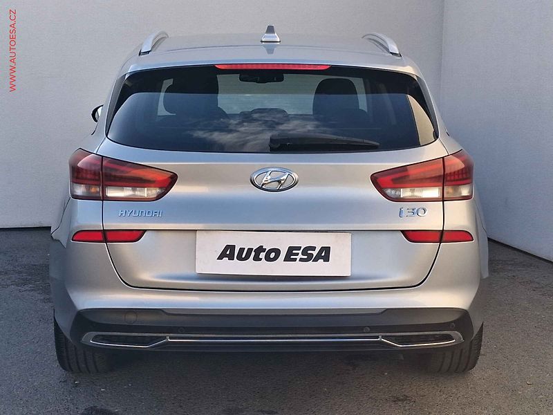 Hyundai i30 (2022) 1.5T-GDi 48V MHEV, ČR, Style - fotka 5 z 20