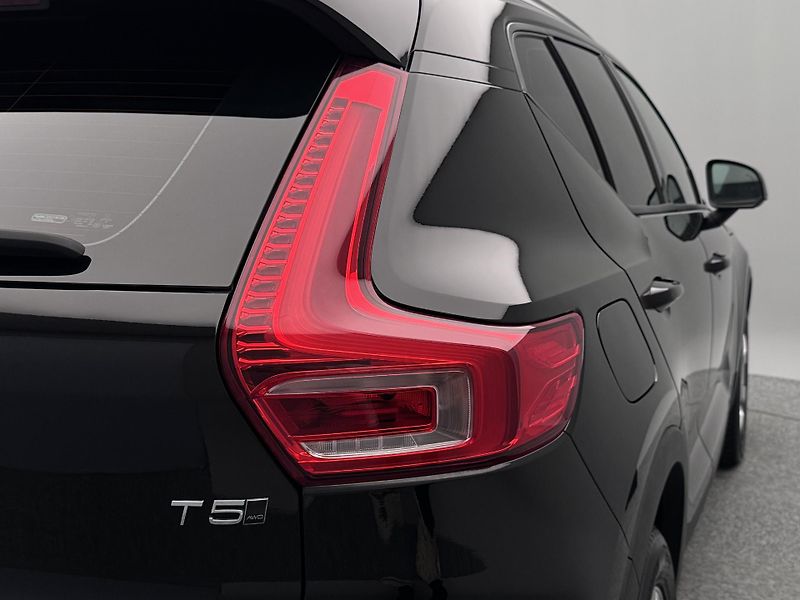 Volvo XC40 T5 AWD MOMENTUM PRO AUT - fotka 19 z 41