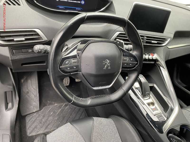 Peugeot 5008 (2018) 1.2PT, Allure, AT, LED - fotka 12 z 19