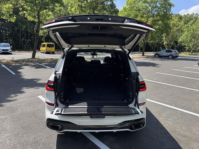 BMW X7 40d xDrive Msport PRO | max  - fotka 36 z 38