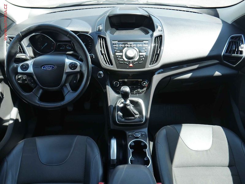 Ford Kuga (2015) 2.0 TDCi 4x4, ČR, AC, xenon - fotka 8 z 20