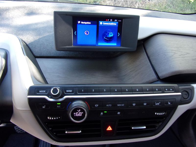 BMW i3 (2020) 120Ah 42kWhBEV  NÁJEZD 42000KM - fotka 11 z 23
