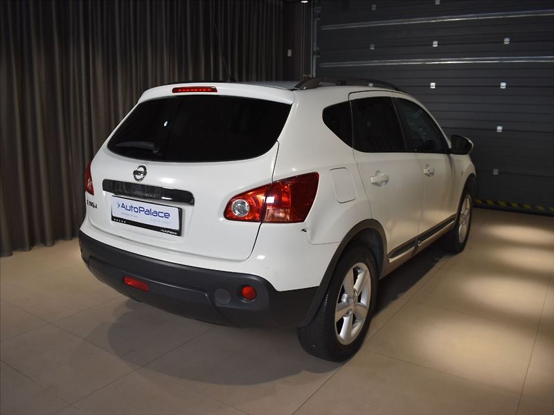 Nissan Qashqai 1,6 Pano,Bezklíč,Bose - fotka 4 z 19