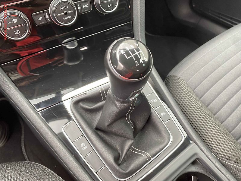 Volkswagen Golf (2014) 1.2 TSi, CUP, výhřev sed - fotka 15 z 16
