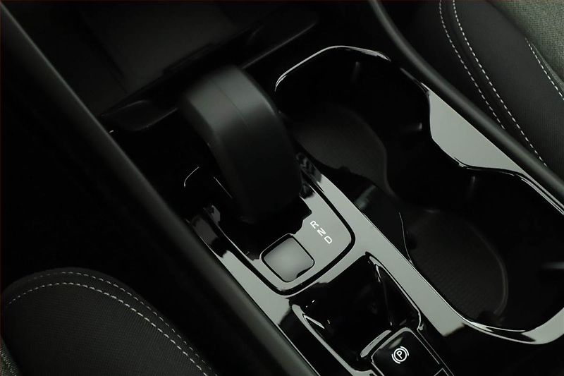 Volvo XC40 (2026) B3 - fotka 10 z 22