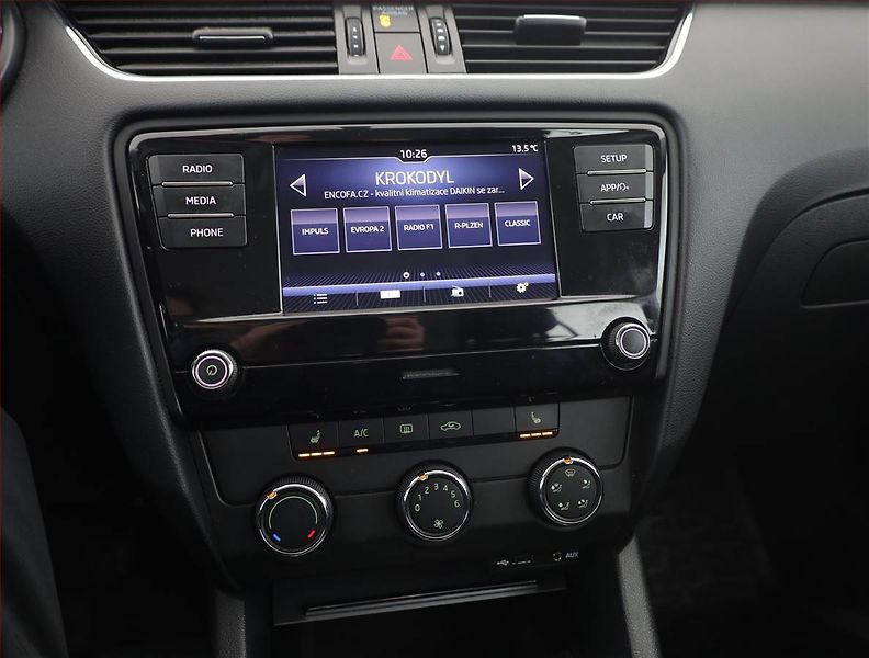 Škoda Octavia (2017) 1.6 TDI, Tempomat - fotka 9 z 16