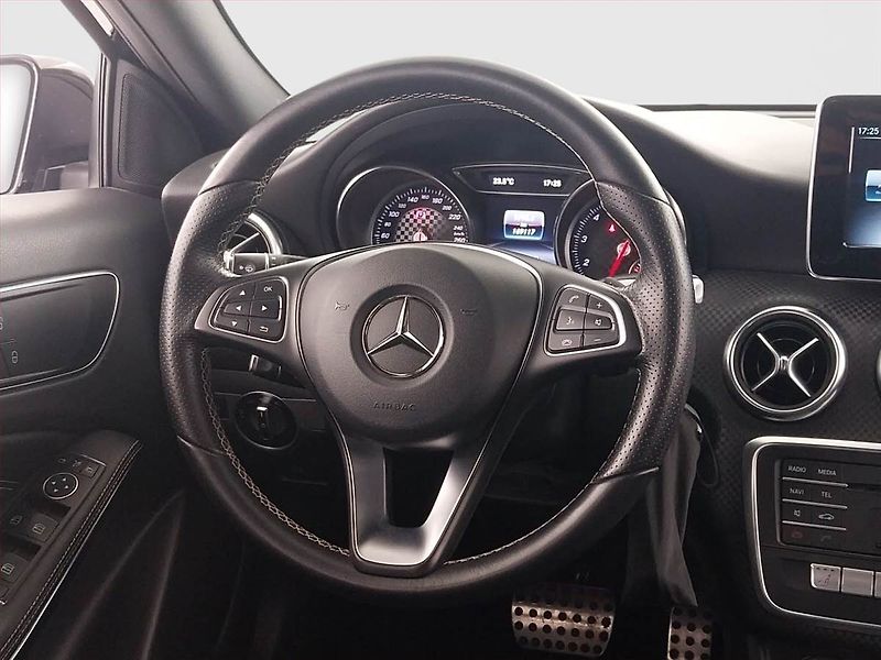 Mercedes-Benz Třídy A (2016) A 200, Automat, Serv.kniha - fotka 16 z 22
