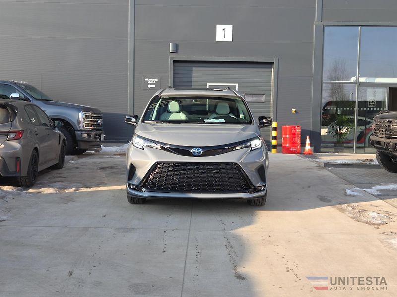 Toyota Sienna (2025) TOYOTA SIENNA XSE HYBRID 7 pas - fotka 2 z 12