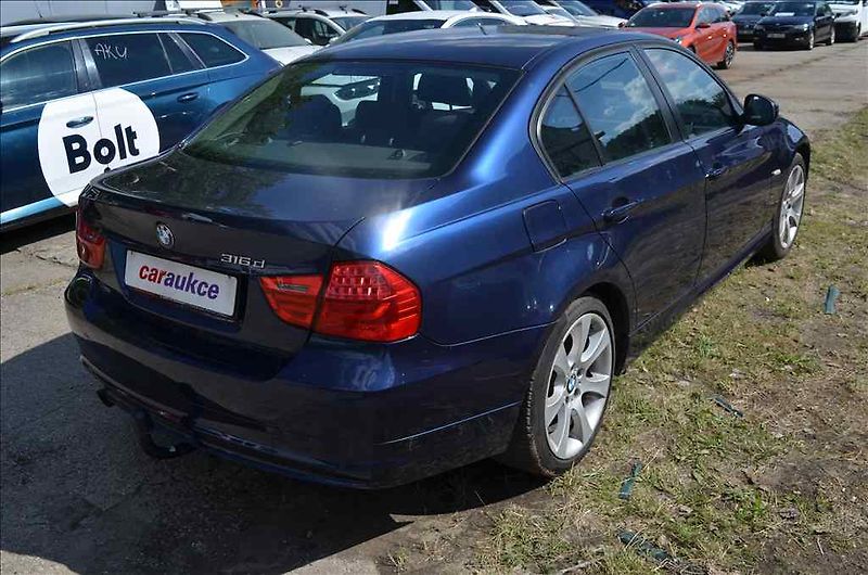BMW Řada 3 (2010) 316D - fotka 4 z 20