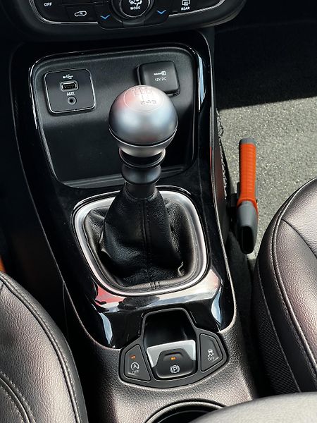 Jeep Compass 1.4 MultiAir 103kW Night Eagle - fotka 11 z 22