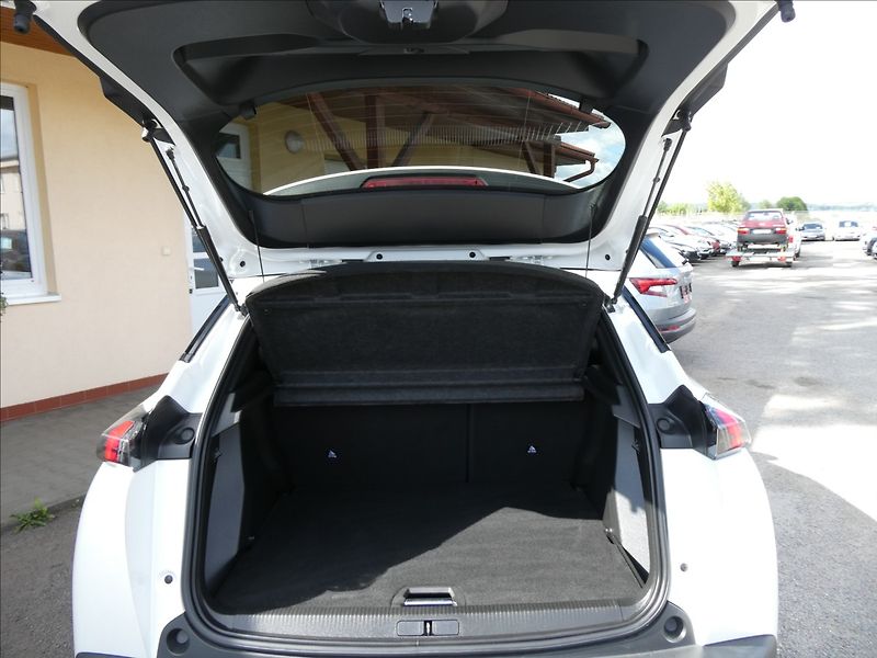 Peugeot 2008 1,2 PureTech 96kW AT8, ALLURE - fotka 18 z 49