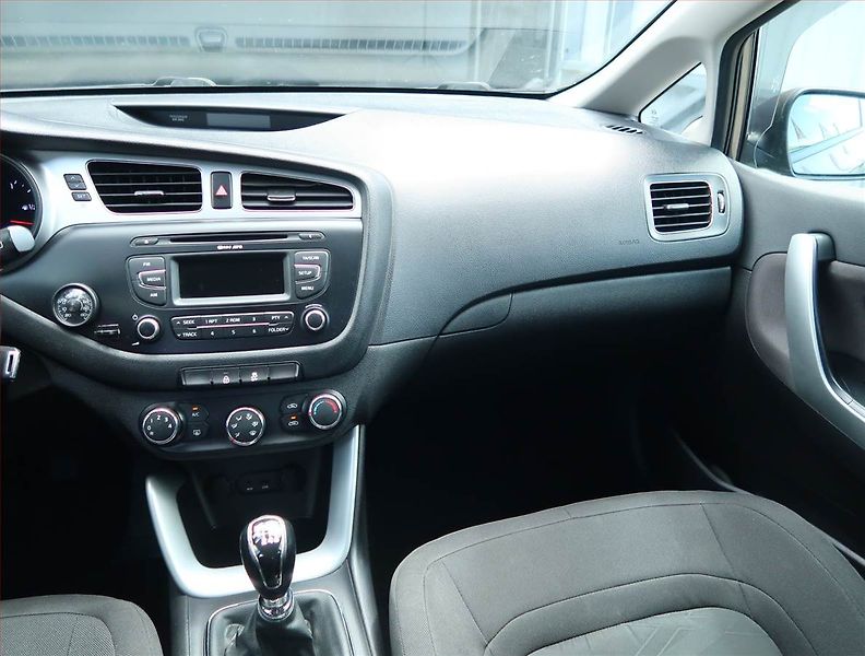 Kia Ceed (2013) 1.4 CVVT, Serv.kniha, Tempomat - fotka 8 z 14