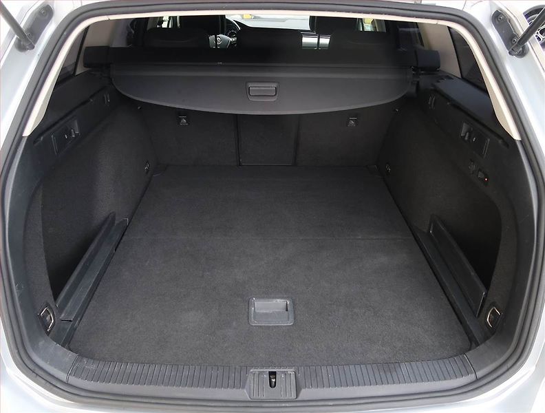 Volkswagen Passat (2017) 2.0 TDI, Automat, Navi - fotka 14 z 20